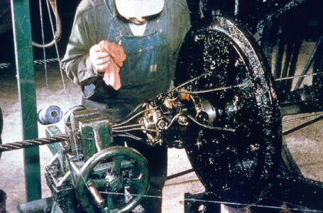 Closer Showing Preforming Head